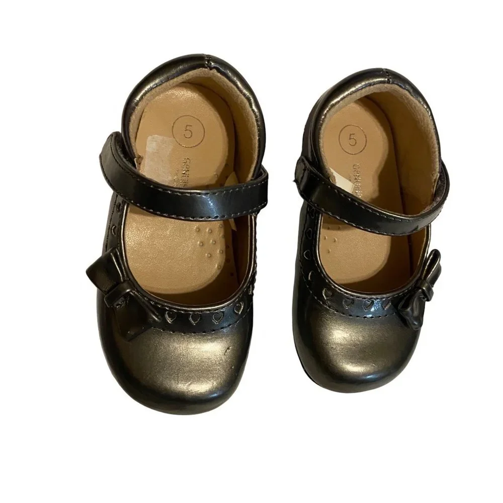 Genuine Kids OshKosh B’Gosh Girl‎ Toddler Metallic Silver Hearts Bow Flats Sz 5